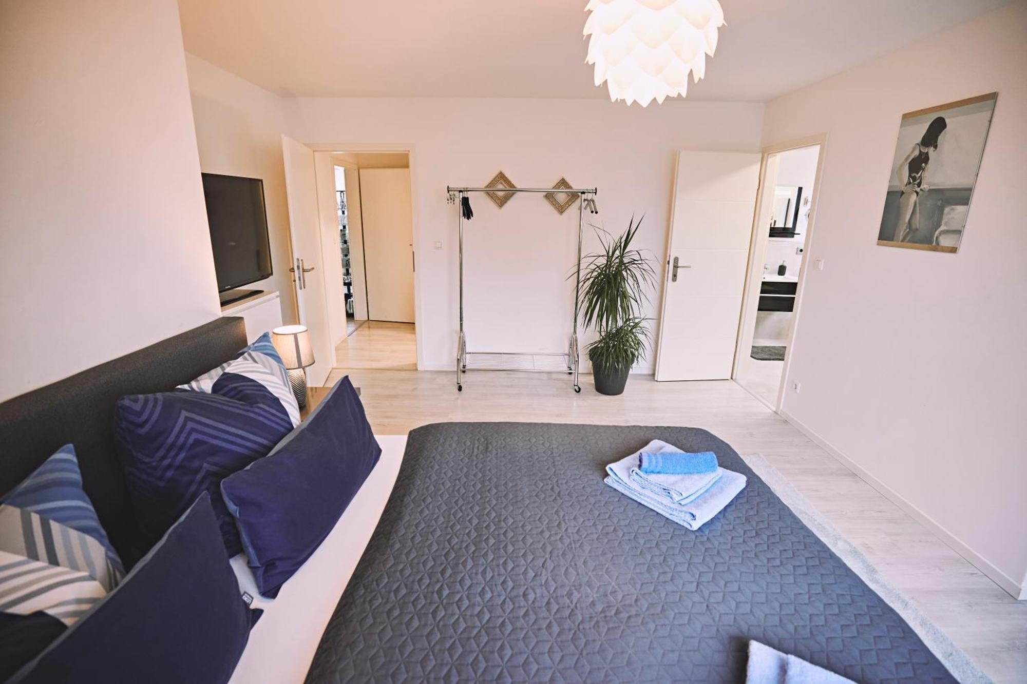 Bildstein'S "Kathmandu" Apartment Langenfeld  Bagian luar foto